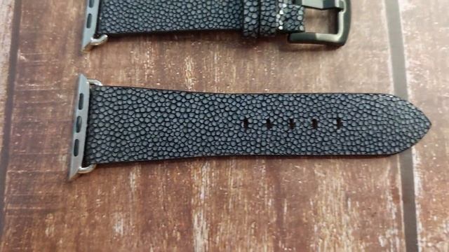 Black Full Grain Stingray Leather Strap For Apple Watch Ultra (49mm) смотреть онлайн