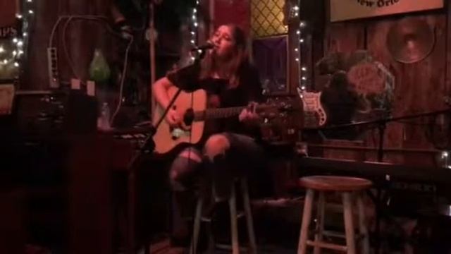Maggie Feldman- Waiting (LIVE at the Neutral Ground Coffeehouse) смотреть онлайн