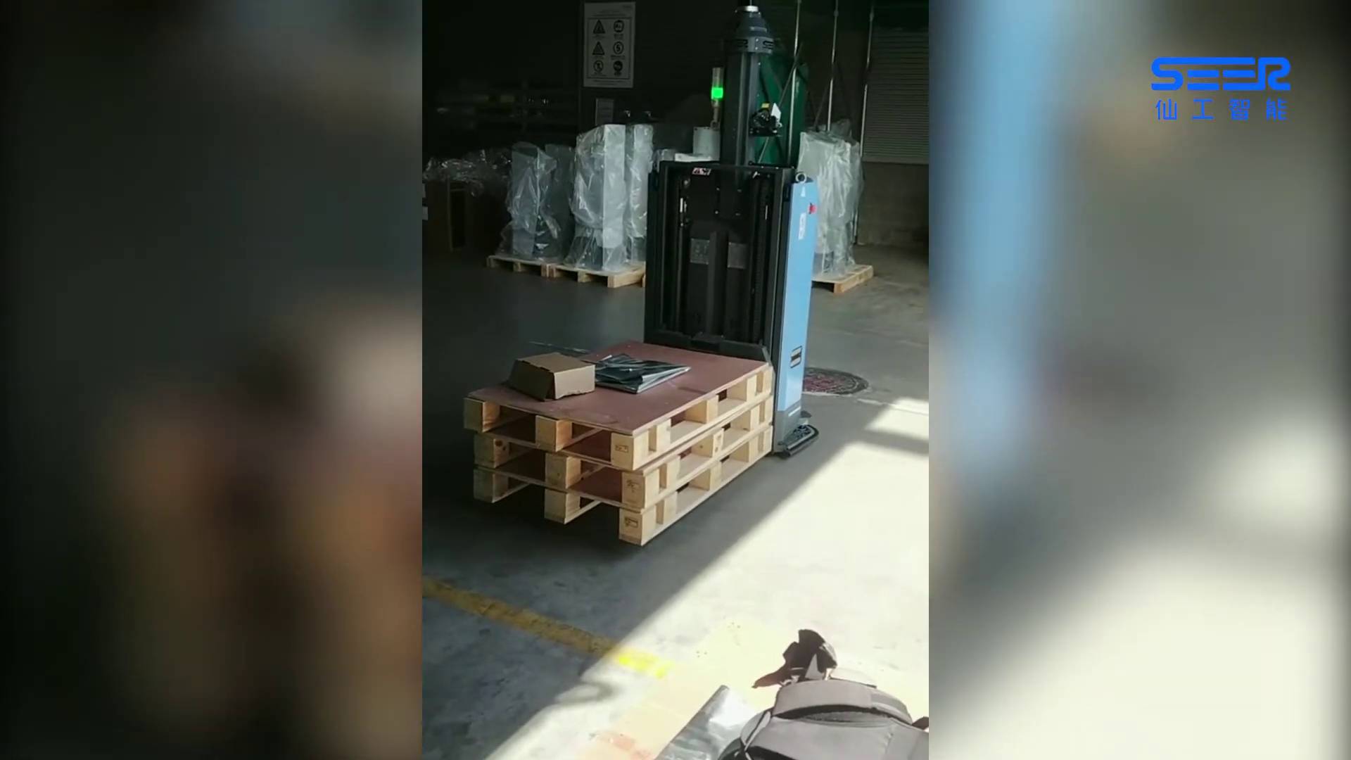 Применение интеллектуальных вилочных погрузчиков SFL CDD14 внутри и вне помещений смотреть онлайн