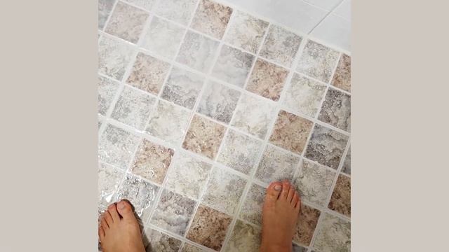 Anyone ever tried peeing in the shower? Now you're getting benefits from it смотреть онлайн