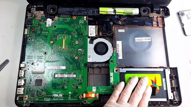 HDD ke SSD ini sih Gila Perubahannya "Upgrade ASUS X441U" смотреть онлайн
