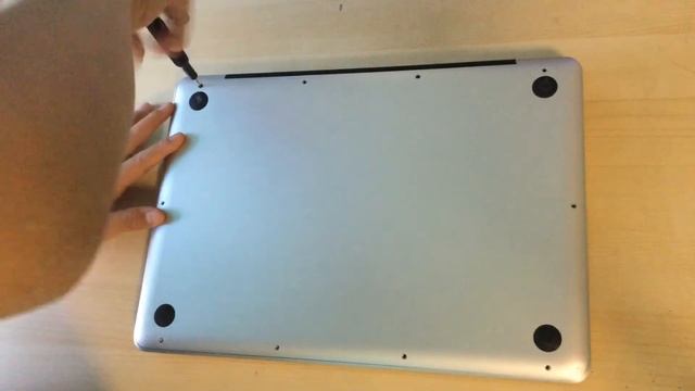 How to Power on MacBook Pro Unibody With Broken Keyboard смотреть онлайн
