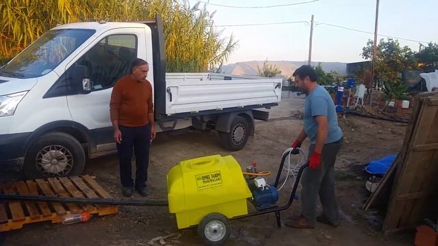 Türkiye Antalya Muratpasa kirdami serada çilek ve roka ilaçlaması смотреть онлайн