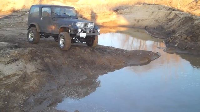 Jeep Wrangler 93 YJ Testin The Hole ( Cheep Jeeps JC )