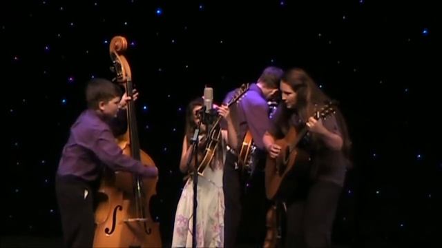 THE BAKER FAMILY / "ROLL IN MY SWEET BABY'S ARMS" смотреть онлайн