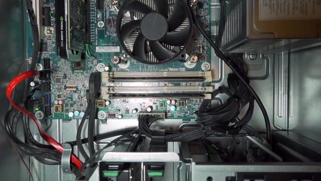 Arbeitsspeicher (RAM) korrekt einbauen смотреть онлайн