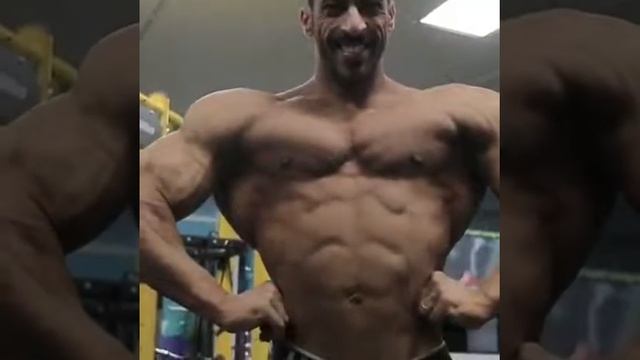 Younis Mousa posing смотреть онлайн