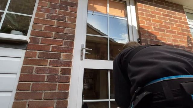 WINDOW CLEANING IN THE WINTER - COLD BUT SUNNY! смотреть онлайн
