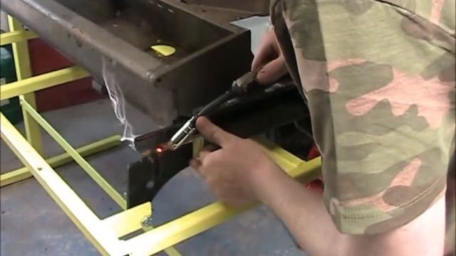 Land Rover Series 1 2L Diesel Restoration - Bulkhead смотреть онлайн