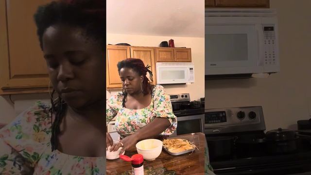 Fried enoki mushroom sandwich for dinner and sweet potato apple wontons for dessert!! смотреть онлайн