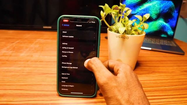 How To Type The  APPLE LOGO On iPhone & iPad смотреть онлайн