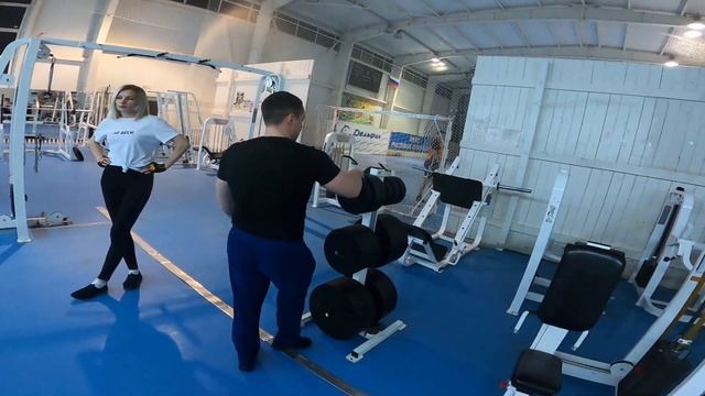 ДЕВЧОНКИ ДЕЛАЮТ КАЧ ! | И отличная тренировка РУК в тренажерном зале смотреть онлайн