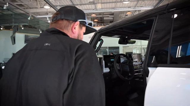 2022 GMC HUMMER EV Pickup - The All-Electric Supertruck is Awesome смотреть онлайн
