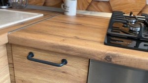 Видеообзор небольшой стильной кухни в хрущевке