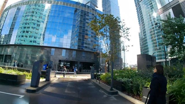 A walk through the business center of Moscow смотреть онлайн