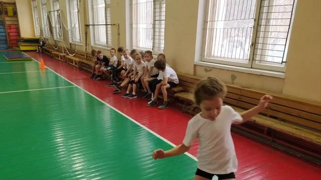 Маленькие воспитанники нашей школы сдали нормативы ГТО смотреть онлайн