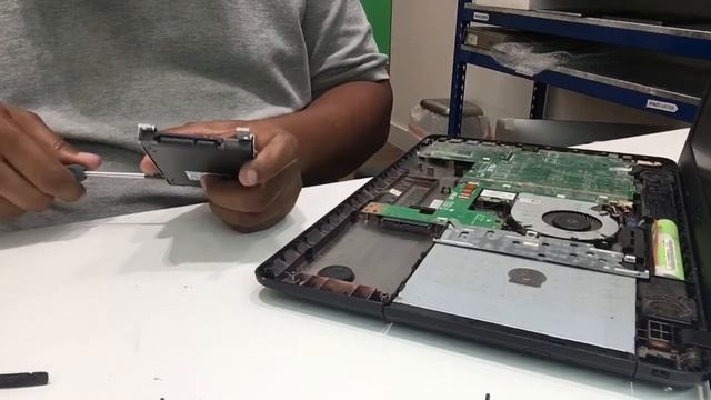 Desarmar Asus x541u para Cambio de HDD a SSD, Memoria Ram y Limpieza смотреть онлайн