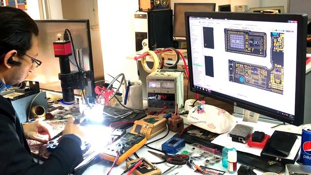 IPhone XS Max dead Diagnosing and Repairing a No Power Problem اصلاح ايفون اكس اس ماكس فاصل باور смотреть онлайн