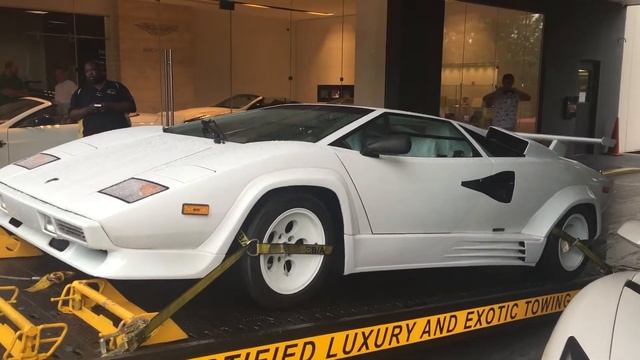 Tow Atlanta Delivering 1988 Lamborghini Countach смотреть онлайн