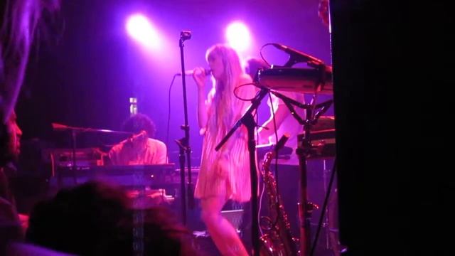 Mr Twin Sister - Out Of The Dark - Lincoln Hall, Chicago 2015 смотреть онлайн