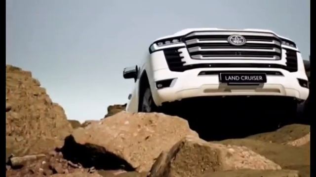 Which SUV is Best Range Rover or Toyota Land Cruiser смотреть онлайн