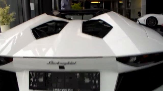 Lamborghini Aventador LP700-4 Roadster HD смотреть онлайн