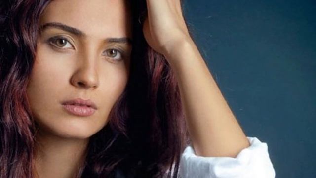 Туба Бююкюстюн потрясла соцсети своими фотографиями! смотреть онлайн