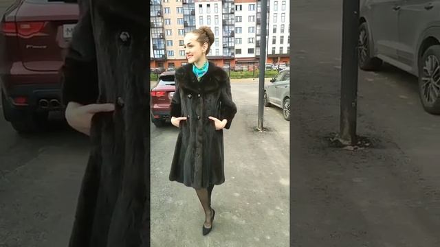 Продаётся НОВАЯ норковая шуба с шикарным мехом (МОСКВА) смотреть онлайн