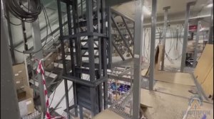 Консольный грузовой подъемник с цепным приводом