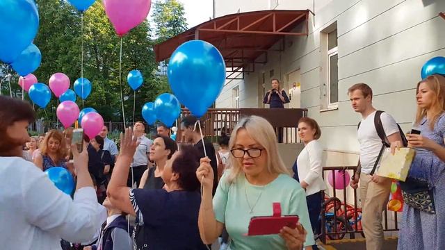 Выпускной из детского сада. 36. Выпускаем шарики. смотреть онлайн