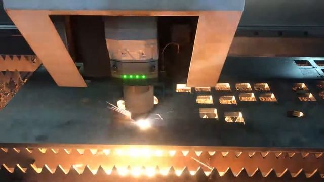 [LXSHOW Laser] 12000w JPT generator high power laser metal cutting machine for sale cut 14.87mm CS смотреть онлайн