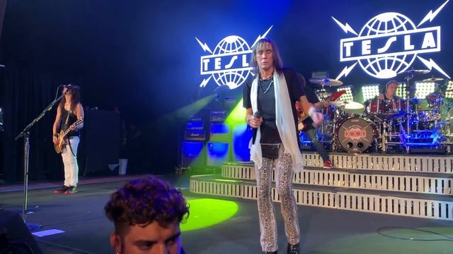 Tesla - "Song and Emotion" (Live) - Aztec Theater San Antonio, Texas смотреть онлайн