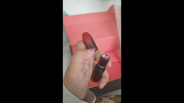 MAC LOVE ME LIPSTICK смотреть онлайн