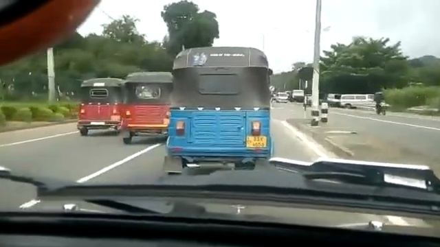 Crazy Car Drive in Sri Lanka смотреть онлайн