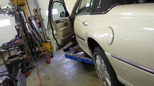 11B0106 2003 LINCOLN TOWN CAR CARTIER,4.6,A.T.,RWD,98077 MILES,MORRISON'S AUTO SALVAGE YARD смотреть онлайн