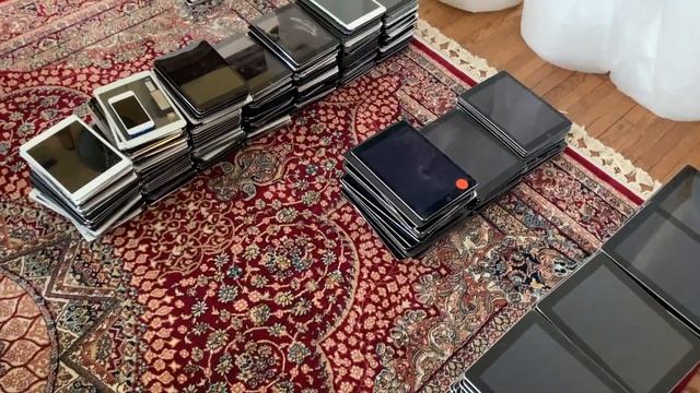 I Bought a Giant Box of 330 Apple iPads!!! смотреть онлайн