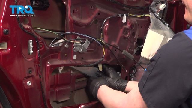 How to Replace Front Power Window Motor & Regulator Assemblies 2010-2014 Subaru Outback смотреть онлайн