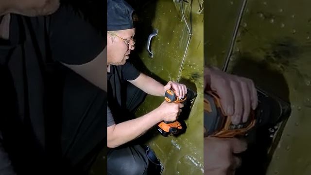 окончательная сборка замка внутри багажника смотреть онлайн