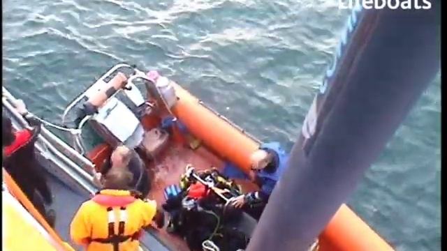 Plymouth Lifeboat - Dive boat 'Lady Ross' out of fuel смотреть онлайн