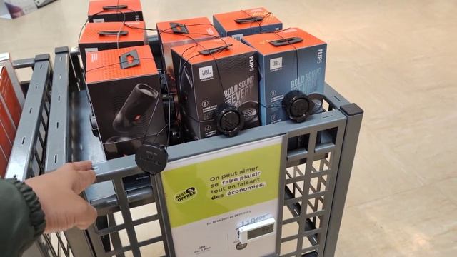 Iphone and Samsung phone price in france смотреть онлайн