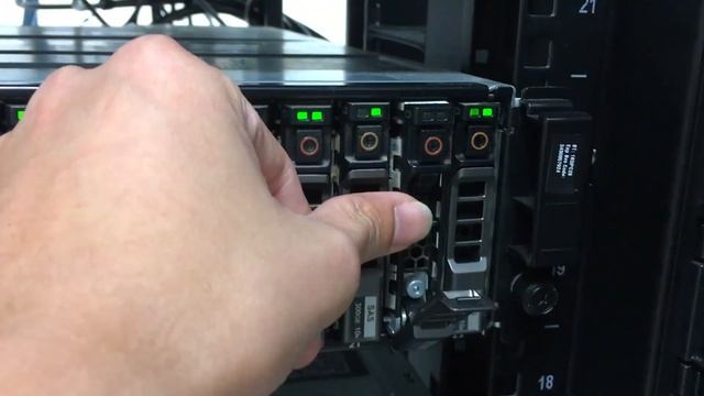 Replacing a predictive fail disk on the Dell PowerVault MD in the Server room смотреть онлайн