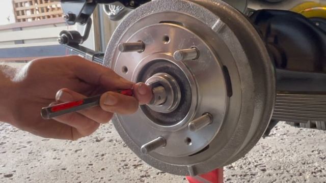 How to install Rear Axle Wheel Hubs (Dana 41/44) | 46-71 Jeep & Willys смотреть онлайн