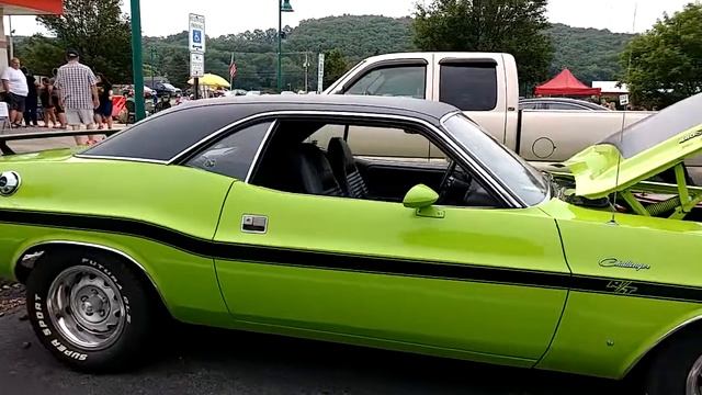 1970 LIME GREEN DODGE CHALLENGER R/T with SPOILER смотреть онлайн