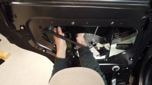 How Ro Remove The Back Door Rear Window Glass on Range Rover Sport L494