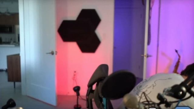 Destiny Plays Runaway On The Piano For Chat смотреть онлайн