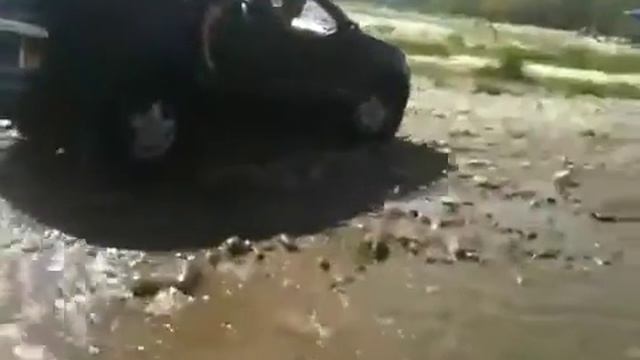 Ssangyong Kyron in the water Part.1 смотреть онлайн