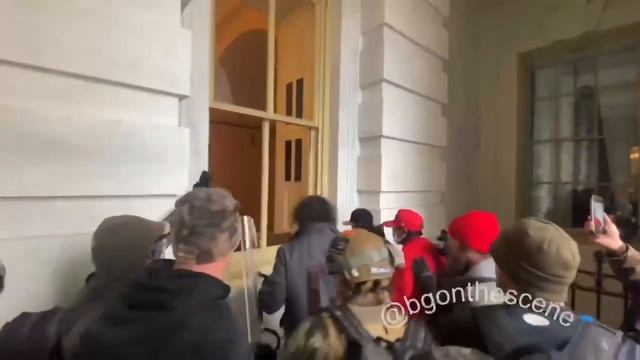 Trump Rioters Destroy White House Windows (EPIC)!!! смотреть онлайн