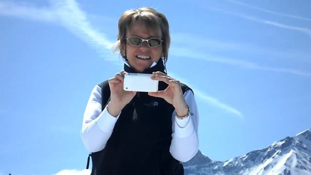 I can do it too! Susan on her Iphone where women definitely can multi task in style! смотреть онлайн