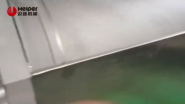 Отделение друг от друга сосисок, сарделек. Колбас в натуральной оболочке смотреть онлайн
