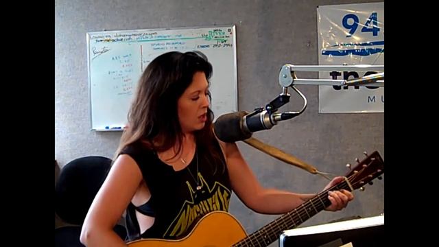 Shawn Mayer - This Town (KRVB Radio Live Session) смотреть онлайн